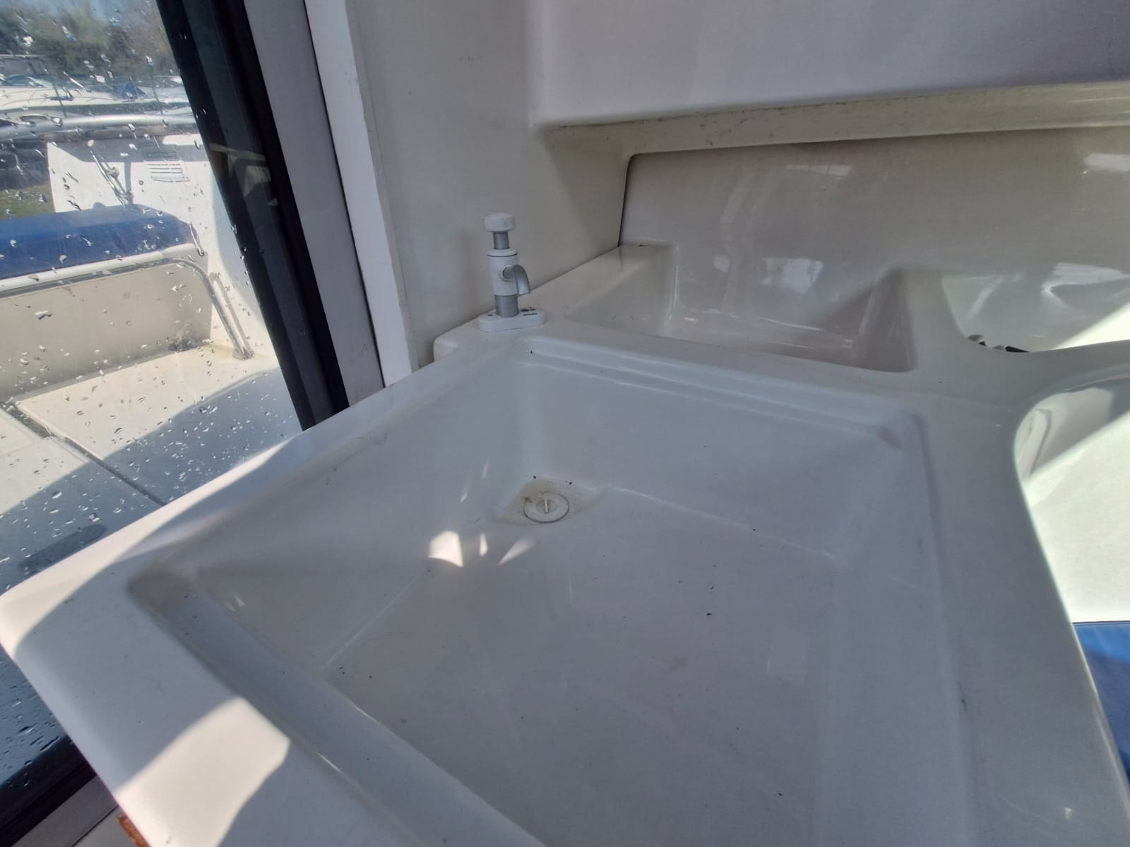 Beneteau Antares 650 – Off Duty